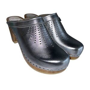 Sven Original Spray Punch Clogs Womens Sz 39 Or 8.5-9 Silver Metallic Leather 3”